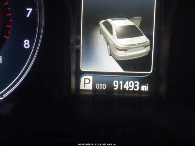 Toyota Camry Le Image 2