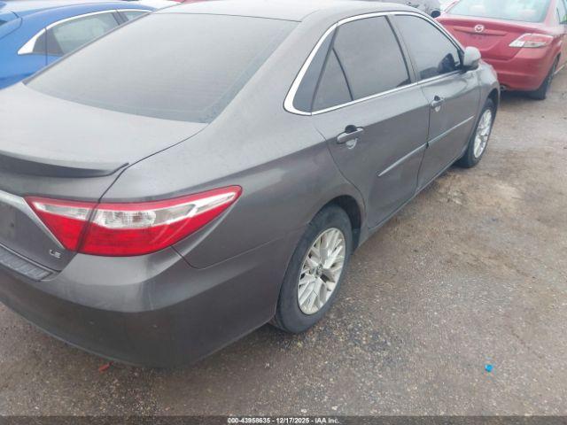 Toyota Camry Le Image 6