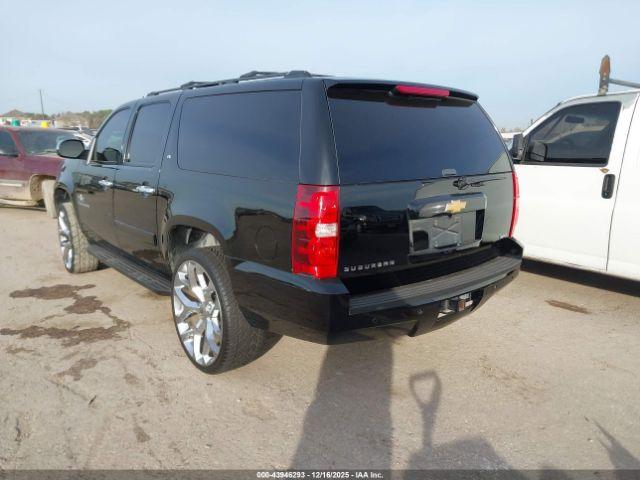 Chevrolet Suburban 1500 Lt Image 9