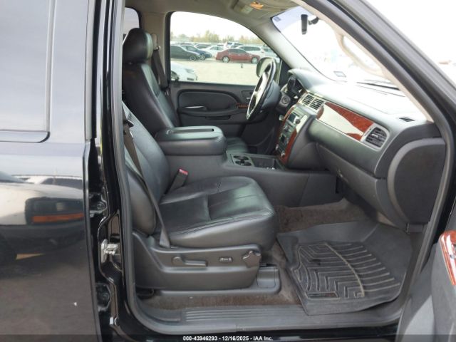 Chevrolet Suburban 1500 Lt Image 2