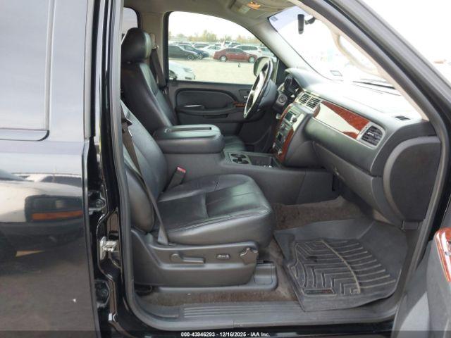 Chevrolet Suburban 1500 Lt Image 2