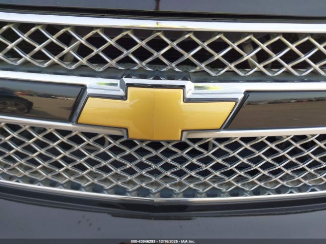 Chevrolet Suburban 1500 Lt Image 6