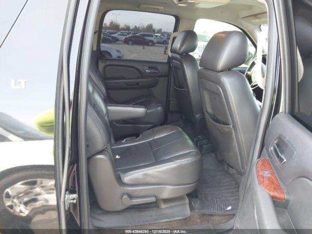 Chevrolet Suburban 1500 Lt Image 8