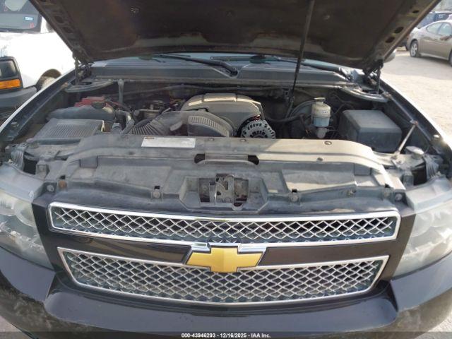 Chevrolet Suburban 1500 Lt Image 12