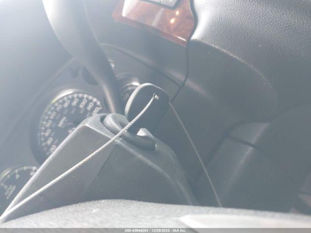 Chevrolet Suburban 1500 Lt Image 13