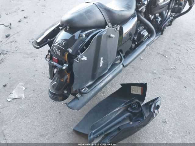 Harley-Davidson Flhxs Street Glide Special Image 12