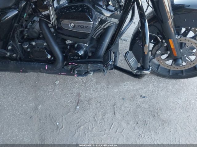 Harley-Davidson Flhxs Street Glide Special Image 13