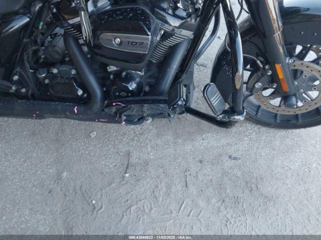 Harley-Davidson Flhxs Street Glide Special Image 13