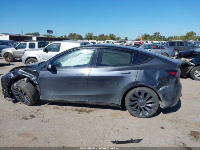 Tesla Model Y Performance Dual Motor All-wheel Drive Image 10