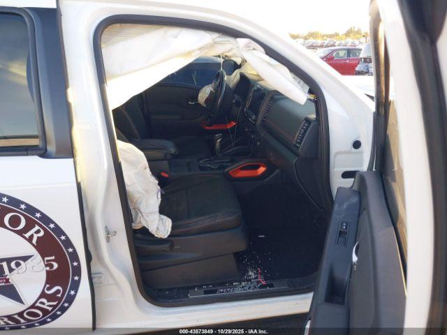 Nissan Frontier Pro-4x 4x4 Image 4