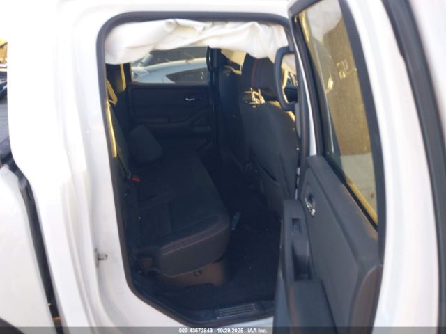 Nissan Frontier Pro-4x 4x4 Image 14