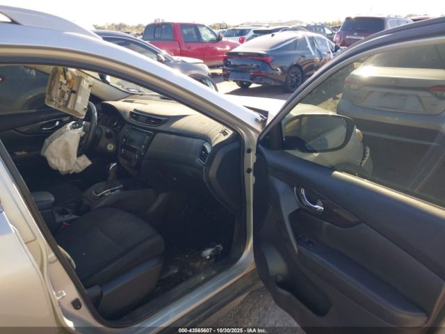 Nissan Rogue S Image 4