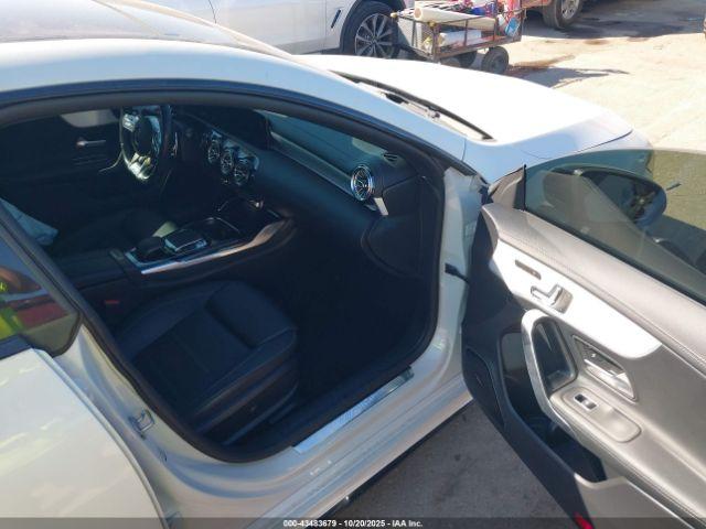 Mercedes-Benz Cla-class 4matic Image 3