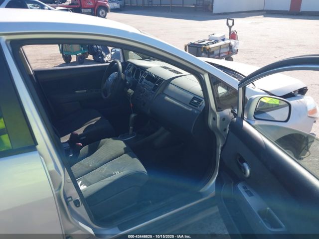 Nissan Versa 1.8 S Image 4