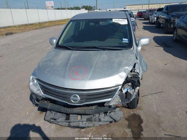 Nissan Versa 1.8 S Image 5