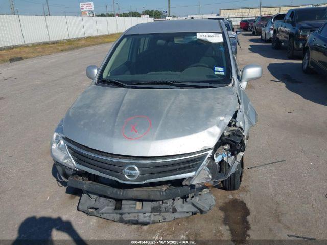 Nissan Versa 1.8 S Image 5