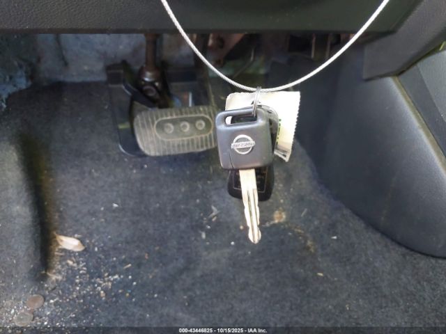 Nissan Versa 1.8 S Image 8