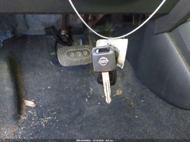 Nissan Versa 1.8 S Image 8