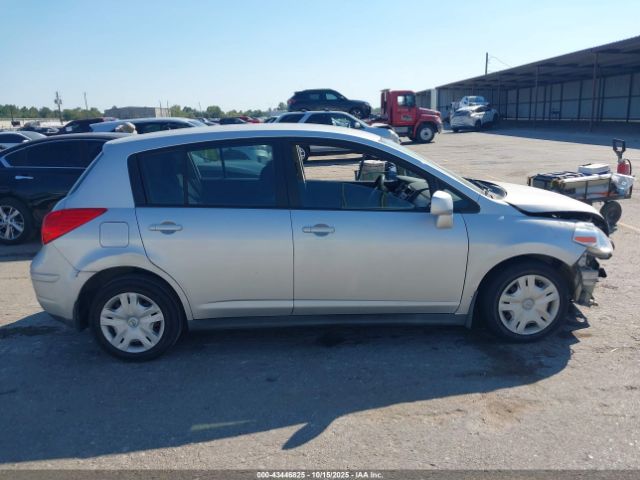 Nissan Versa 1.8 S Image 9