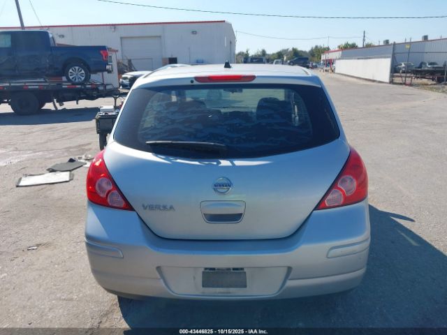 Nissan Versa 1.8 S Image 11