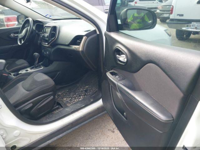 Jeep Cherokee Sport Image 10