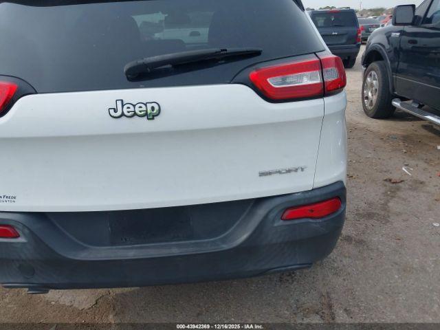 Jeep Cherokee Sport Image 8