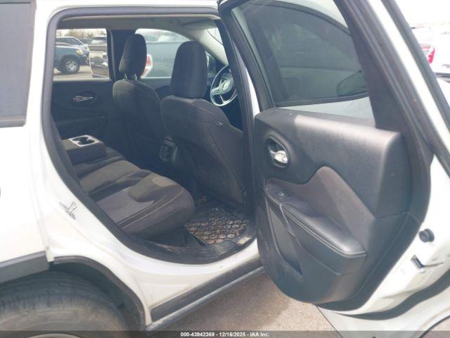 Jeep Cherokee Sport Image 7