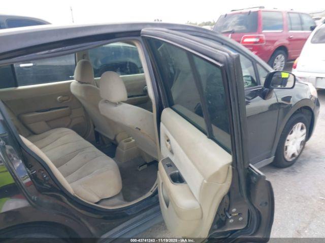 Nissan Versa 1.8s Image 2