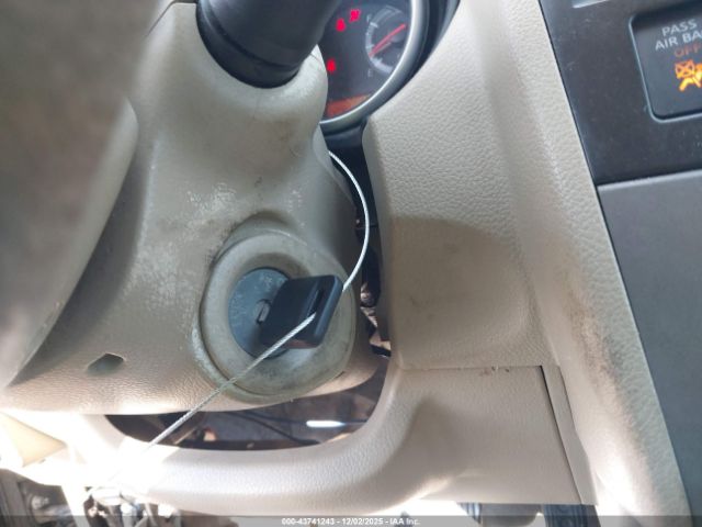 Nissan Versa 1.8s Image 9