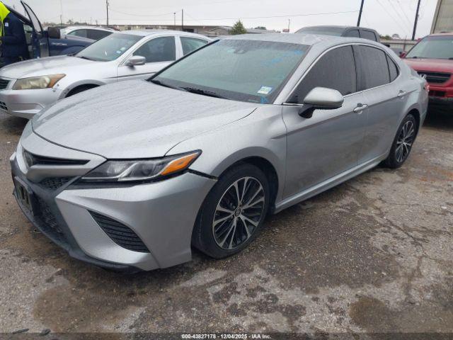 Toyota Camry Se Image 10