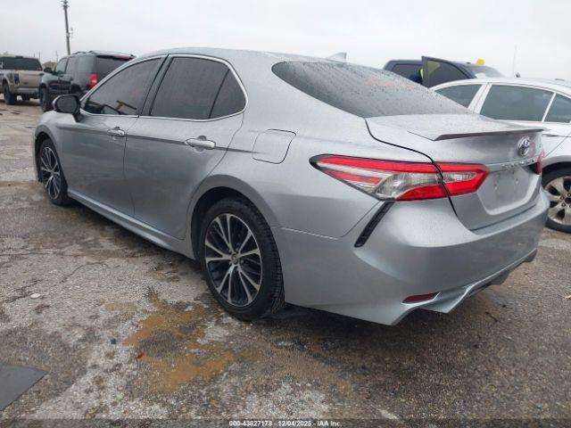 Toyota Camry Se Image 13