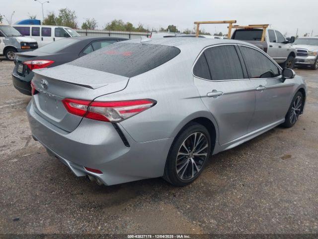 Toyota Camry Se Image 12