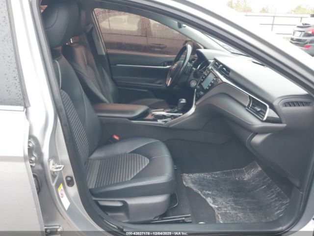 Toyota Camry Se Image 14