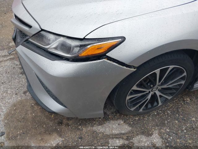 Toyota Camry Se Image 8