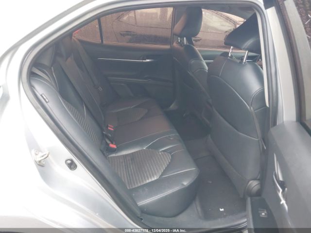 Toyota Camry Se Image 6