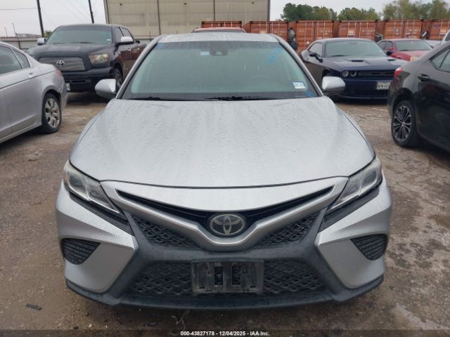 Toyota Camry Se Image 7