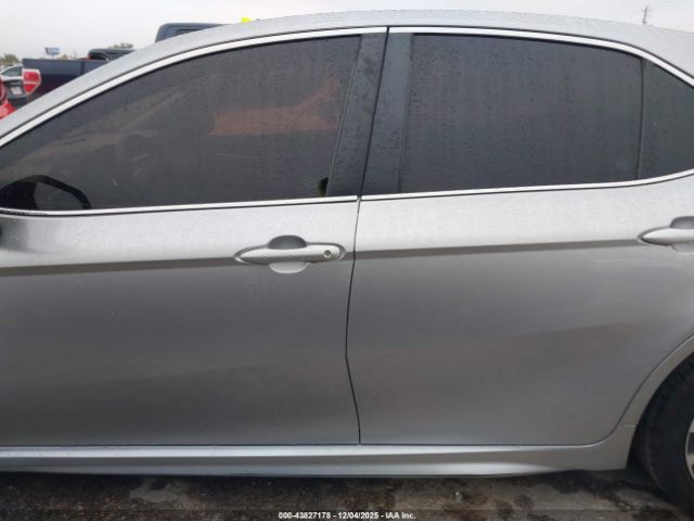 Toyota Camry Se Image 4