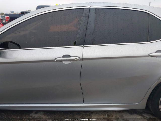 Toyota Camry Se Image 4