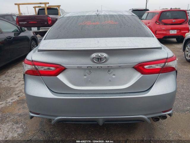 Toyota Camry Se Image 3