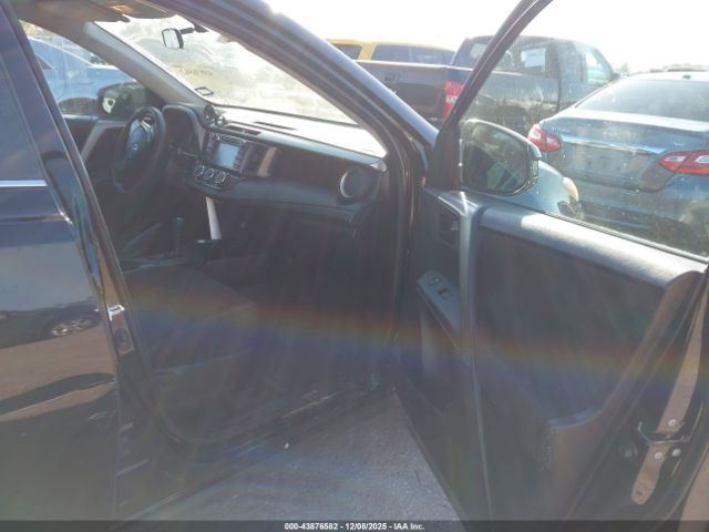 Toyota RAV4 Le Image 6