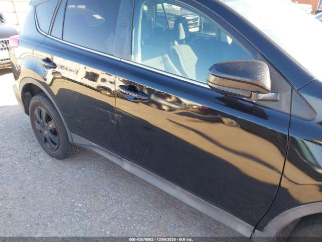 Toyota RAV4 Le Image 12