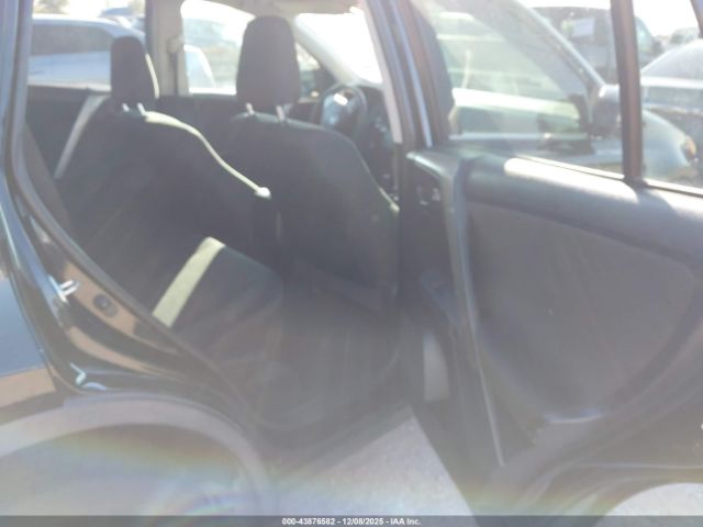 Toyota RAV4 Le Image 11