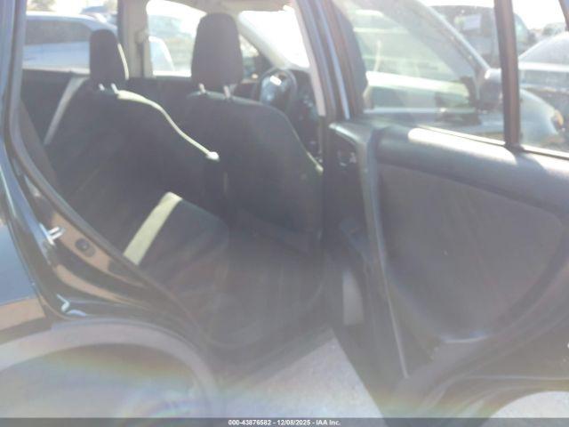 Toyota RAV4 Le Image 11