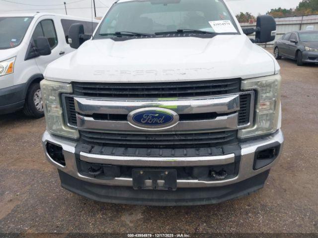 Ford F-250 Xlt Image 2