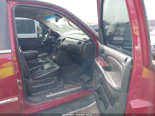 Cadillac Escalade Standard Image 8