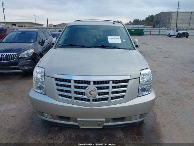 Cadillac Escalade Luxury Image 8