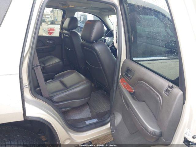 Cadillac Escalade Luxury Image 9