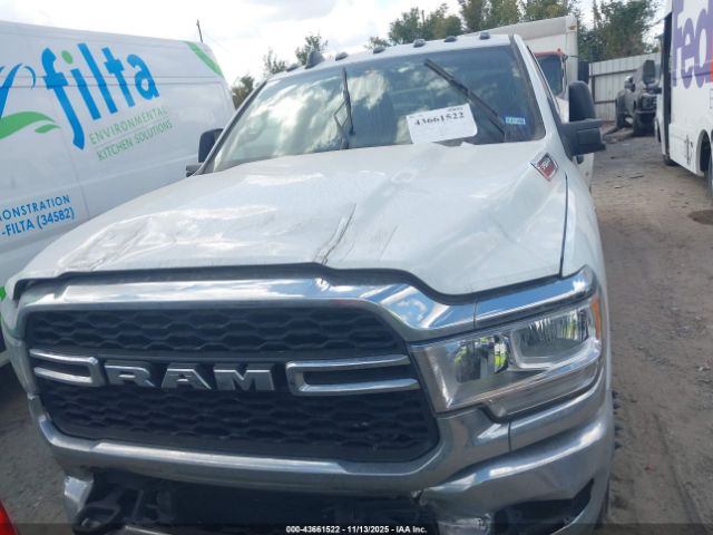 Ram 3500 Tradesman  4x2 8' Box Image 4