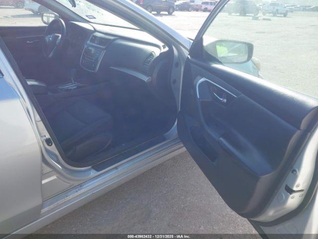 Nissan Altima Image 13