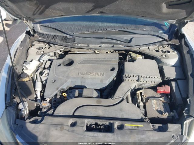 Nissan Altima Image 6